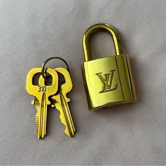 Louis Vuitton lock and keys set - Picture 2 of 5